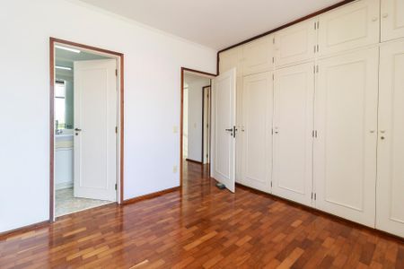 Casa à venda com 320m², 4 quartos e 3 vagas Casa à venda com 320m², 4 quartos e 3 vagasSuíte 2