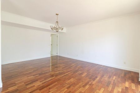 Casa à venda com 320m², 4 quartos e 3 vagas Casa à venda com 320m², 4 quartos e 3 vagasSala