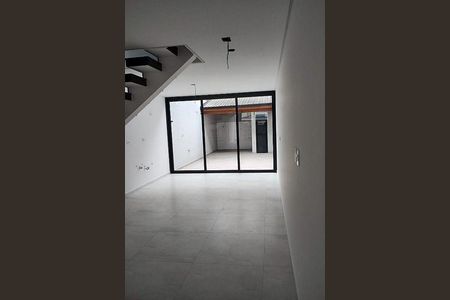 Casa à venda com 61m², 2 quartos e 2 vagas