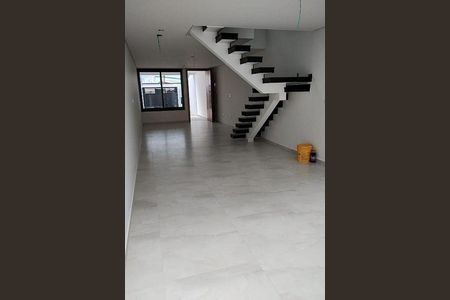 Casa à venda com 61m², 2 quartos e 2 vagas