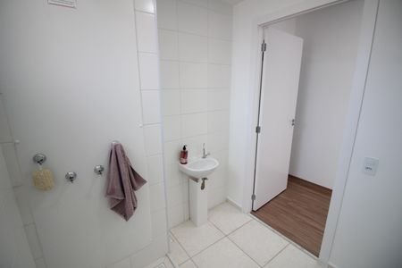 Banheiro de apartamento para alugar com 1 quarto, 60m² em Novo Riacho, Contagem