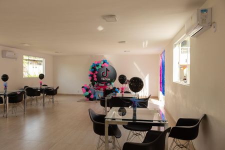 Apartamento para alugar com 47m², 2 quartos e 1 vagaÁrea comum - Salão de festas