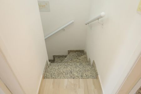 Casa de condomínio à venda com 62m², 2 quartos e 1 vagaEscadas