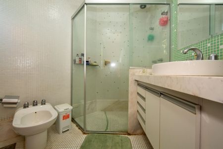 Apartamento à venda com 275m², 4 quartos e 3 vagas Apartamento à venda com 275m², 4 quartos e 3 vagasBANHEIRO3