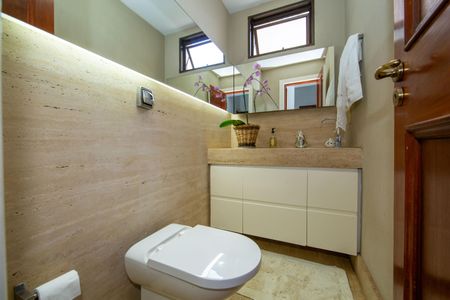 Apartamento à venda com 275m², 4 quartos e 3 vagas Apartamento à venda com 275m², 4 quartos e 3 vagasBANHEIRO1