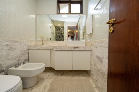 Apartamento à venda com 275m², 4 quartos e 3 vagas Apartamento à venda com 275m², 4 quartos e 3 vagasBANHEIRO4