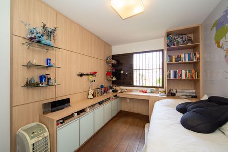 Apartamento à venda com 275m², 4 quartos e 3 vagas Apartamento à venda com 275m², 4 quartos e 3 vagasQUARTO3