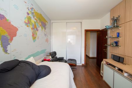 Apartamento à venda com 275m², 4 quartos e 3 vagas Apartamento à venda com 275m², 4 quartos e 3 vagasQUARTO3