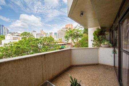 Apartamento à venda com 275m², 4 quartos e 3 vagas Apartamento à venda com 275m², 4 quartos e 3 vagasVARANDA