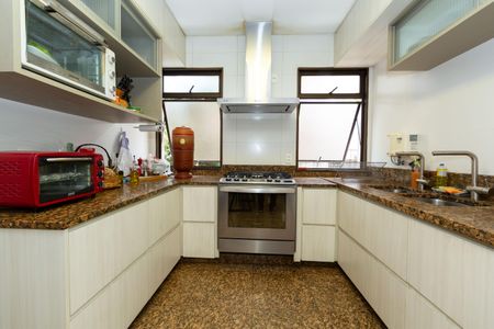 Apartamento à venda com 275m², 4 quartos e 3 vagas Apartamento à venda com 275m², 4 quartos e 3 vagasCOZINHA