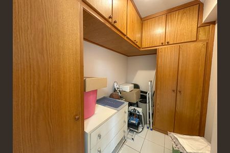 Apartamento à venda com 93m², 4 quartos e 2 vagas Apartamento à venda com 93m², 4 quartos e 2 vagasQuarto de Serviço