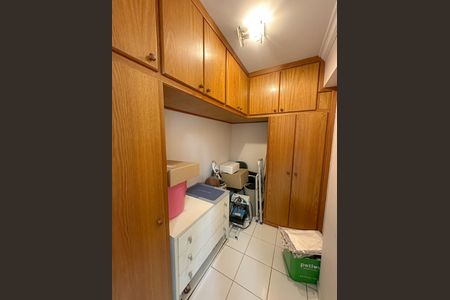 Apartamento à venda com 93m², 4 quartos e 2 vagas Apartamento à venda com 93m², 4 quartos e 2 vagasQuarto de Serviço