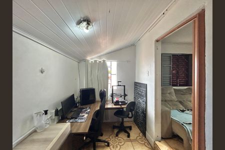 Casa à venda com 57m², 2 quartos e 2 vagasSala