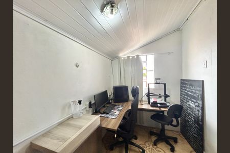 Casa à venda com 57m², 2 quartos e 2 vagasSala