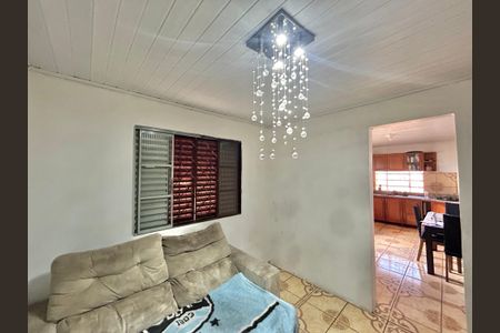 Casa à venda com 57m², 2 quartos e 2 vagasSala