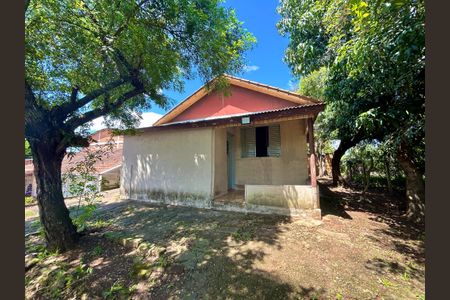 Casa à venda com 57m², 2 quartos e 2 vagasFachada