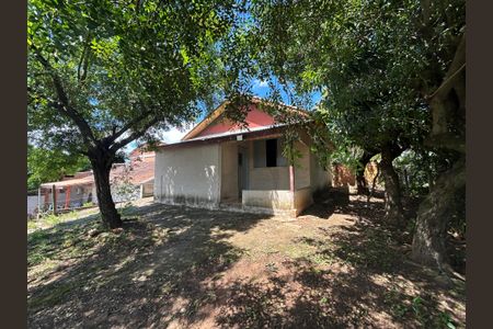Casa à venda com 57m², 2 quartos e 2 vagasFachada