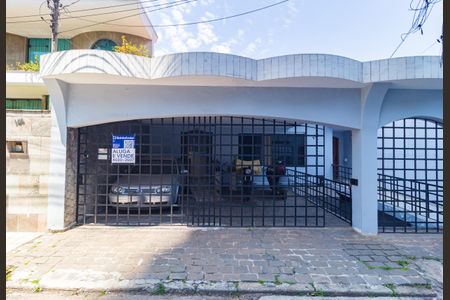 Casa à venda com 400m², 3 quartos e 2 vagas Casa à venda com 400m², 3 quartos e 2 vagasFachada