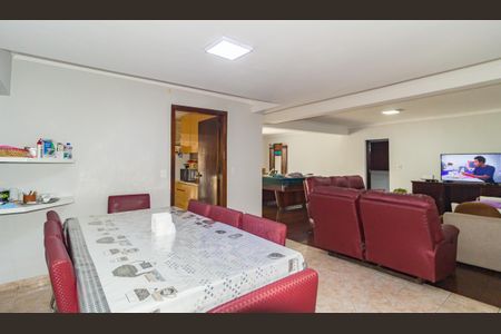 Casa à venda com 400m², 3 quartos e 2 vagas Casa à venda com 400m², 3 quartos e 2 vagasSala de Almoço