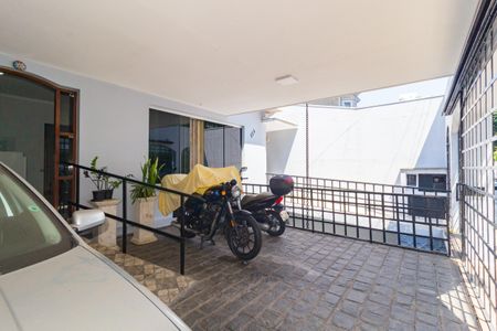 Casa à venda com 400m², 3 quartos e 2 vagas Casa à venda com 400m², 3 quartos e 2 vagasGaragem