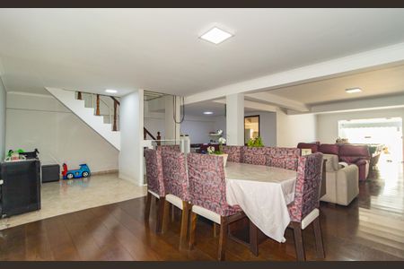Casa à venda com 400m², 3 quartos e 2 vagas Casa à venda com 400m², 3 quartos e 2 vagasSala de Jantar