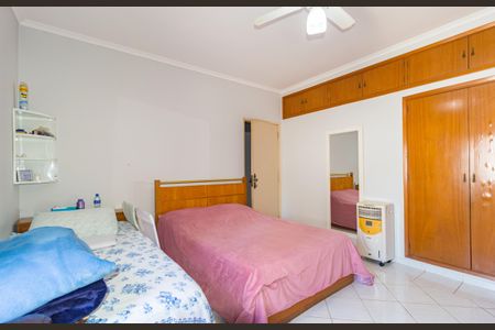 Casa à venda com 400m², 3 quartos e 2 vagas Casa à venda com 400m², 3 quartos e 2 vagasQuarto 2