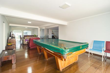 Casa à venda com 400m², 3 quartos e 2 vagas Casa à venda com 400m², 3 quartos e 2 vagasSala de Jogos