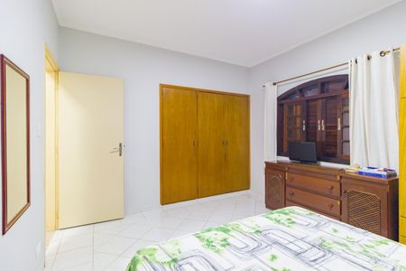 Casa à venda com 400m², 3 quartos e 2 vagas Casa à venda com 400m², 3 quartos e 2 vagasQuarto 1