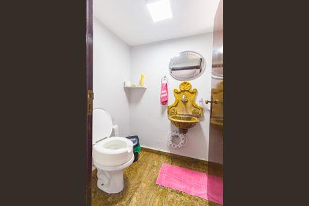 Casa à venda com 400m², 3 quartos e 2 vagas Casa à venda com 400m², 3 quartos e 2 vagasLavabo