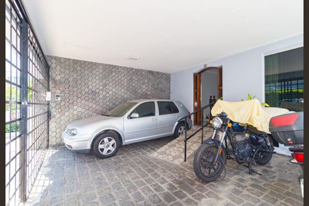 Casa à venda com 400m², 3 quartos e 2 vagas Casa à venda com 400m², 3 quartos e 2 vagasGaragem