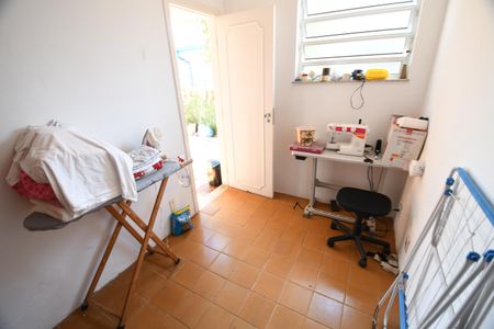 Casa à venda com 270m², 3 quartos e 4 vagasQuarto de Serviço