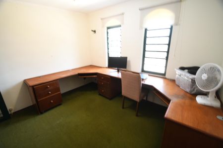 Casa à venda com 270m², 3 quartos e 4 vagasSala /  Escritório