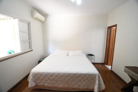 Casa à venda com 270m², 3 quartos e 4 vagasQuarto 1 - Suíte