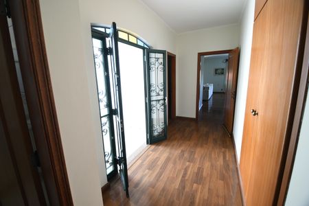 Casa à venda com 270m², 3 quartos e 4 vagasCorredor
