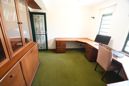 Casa à venda com 270m², 3 quartos e 4 vagasSala /  Escritório