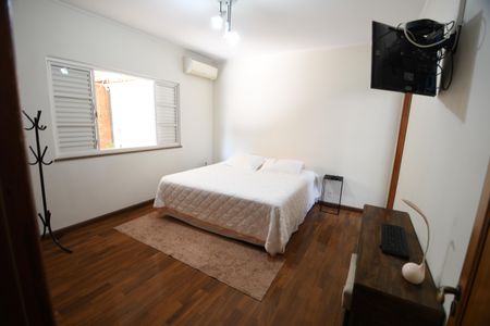 Casa à venda com 270m², 3 quartos e 4 vagasQuarto 1 - Suíte