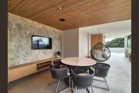 Apartamento à venda com 358m², 3 quartos e 4 vagas Apartamento à venda com 358m², 3 quartos e 4 vagasTerraço