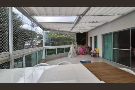 Apartamento à venda com 358m², 3 quartos e 4 vagas Apartamento à venda com 358m², 3 quartos e 4 vagasVaranda