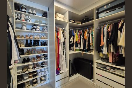 Apartamento à venda com 358m², 3 quartos e 4 vagas Apartamento à venda com 358m², 3 quartos e 4 vagasCloset suíte 3