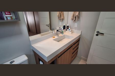 Apartamento à venda com 135m², 3 quartos e 3 vagas Apartamento à venda com 135m², 3 quartos e 3 vagasBanheiro Suíte 2