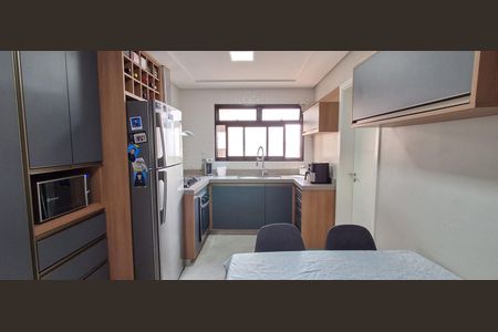 Apartamento à venda com 135m², 3 quartos e 3 vagas Apartamento à venda com 135m², 3 quartos e 3 vagasCozinha