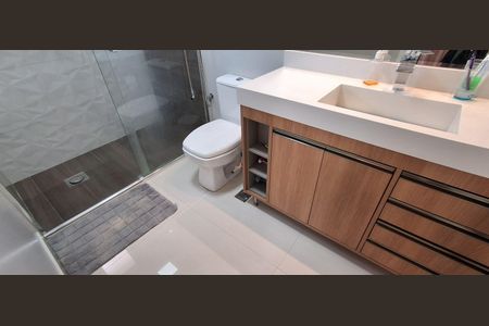 Apartamento à venda com 135m², 3 quartos e 3 vagas Apartamento à venda com 135m², 3 quartos e 3 vagasBanheiro Suíte 2