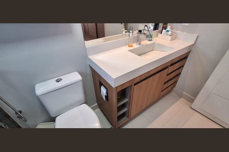 Apartamento à venda com 135m², 3 quartos e 3 vagas Apartamento à venda com 135m², 3 quartos e 3 vagasBanheiro Suíte 2