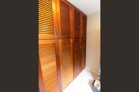 Casa de condomínio à venda com 420m², 3 quartos e 2 vagas Casa de condomínio à venda com 420m², 3 quartos e 2 vagasQuarto de Serviço