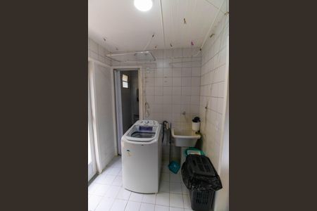 Casa de condomínio à venda com 420m², 3 quartos e 2 vagas Casa de condomínio à venda com 420m², 3 quartos e 2 vagasÁrea de Serviço