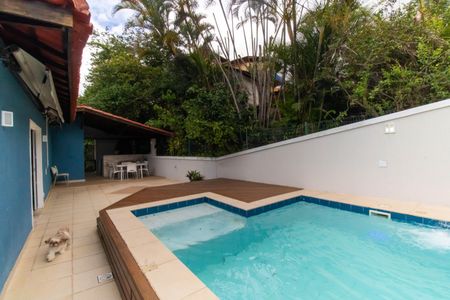 Casa de condomínio à venda com 420m², 3 quartos e 2 vagas Casa de condomínio à venda com 420m², 3 quartos e 2 vagasÁrea externa