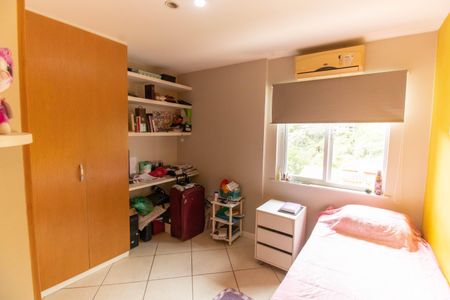 Casa de condomínio à venda com 420m², 3 quartos e 2 vagas Casa de condomínio à venda com 420m², 3 quartos e 2 vagasQuarto 1