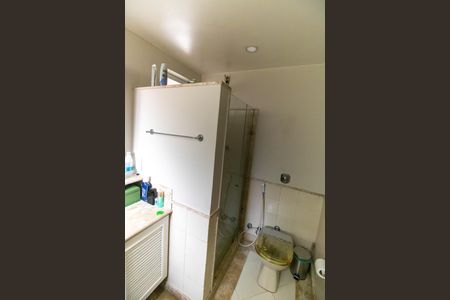 Casa de condomínio à venda com 420m², 3 quartos e 2 vagas Casa de condomínio à venda com 420m², 3 quartos e 2 vagasBanheiro da Suíte