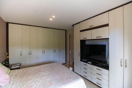 Casa de condomínio à venda com 420m², 3 quartos e 2 vagas Casa de condomínio à venda com 420m², 3 quartos e 2 vagasSuíte