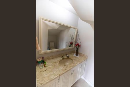 Casa de condomínio à venda com 420m², 3 quartos e 2 vagas Casa de condomínio à venda com 420m², 3 quartos e 2 vagasLavabo